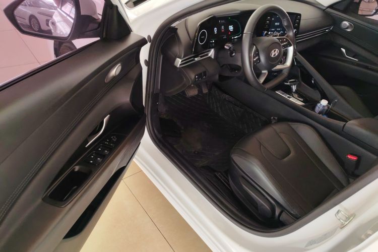 现代 伊兰特 2023款 1.5L CVT GLX精英版中控内饰20