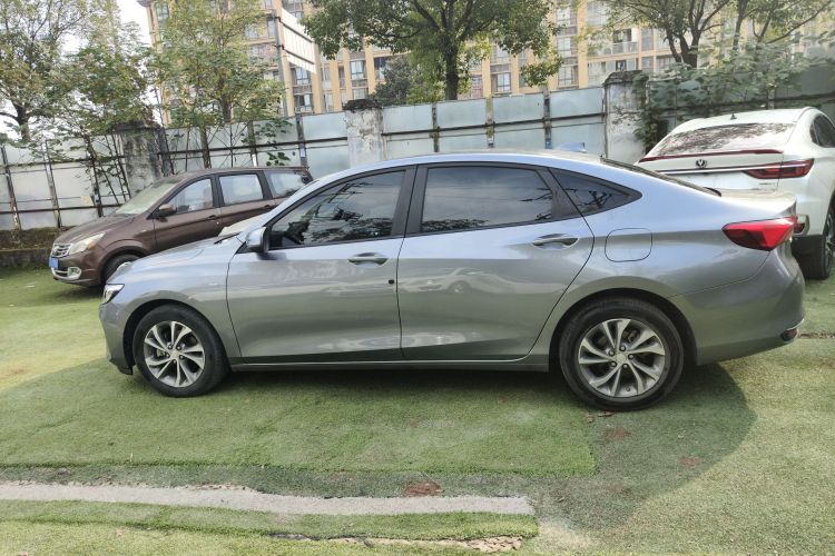 别克 威朗 2022款 Pro 533T 乐享版车身外观4