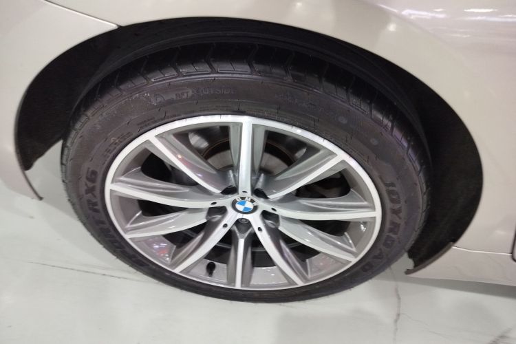 宝马5系 2018款 528Li 上市特别版车身外观6008