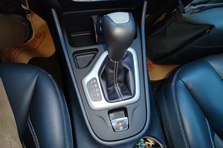 Jeep 自由光 2016款 2.4L 领先版中控内饰18