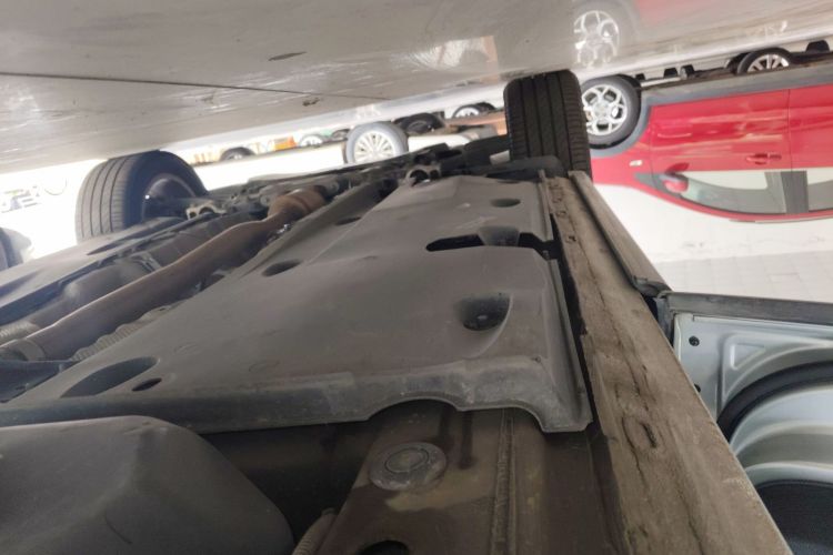 大众 途观 2013款 1.8TSI 自动两驱舒适版机舱底盘30