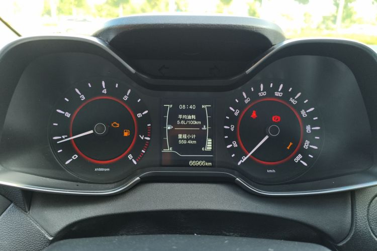 奇瑞 艾瑞泽5 2016款 1.5L 手动领潮版中控内饰14