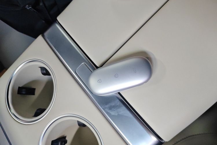 理想汽车 理想L8 2023款 Pro中控内饰7001