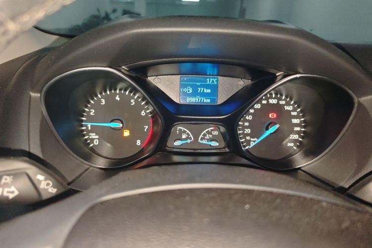 福特 福克斯 2017款 三厢 1.6L 手动风尚型智行版中控内饰14