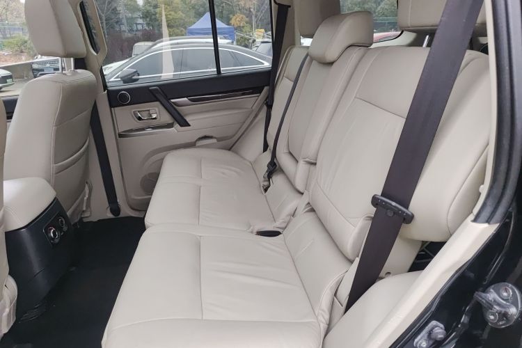 三菱 帕杰罗（平行进口） 中控内饰7004