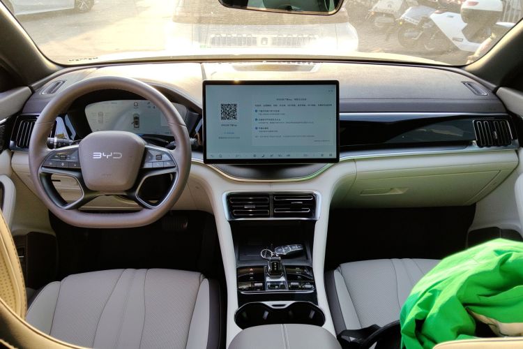 比亚迪 宋PLUS新能源 2025款 DM-i 智驾版 160KM 旗舰型中控内饰12