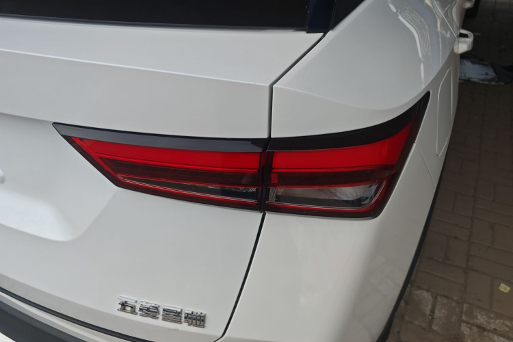 五菱汽车 五菱星驰 2022款 1.5L 手动自由型车身外观9