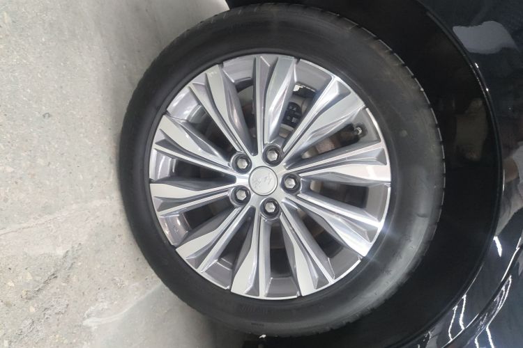 红旗E-QM5 2022款 431km 充电乐享版车身外观6008