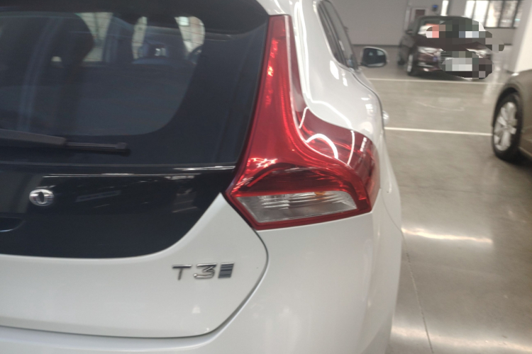 沃尔沃V40 2017款 T3 智雅版车身外观9