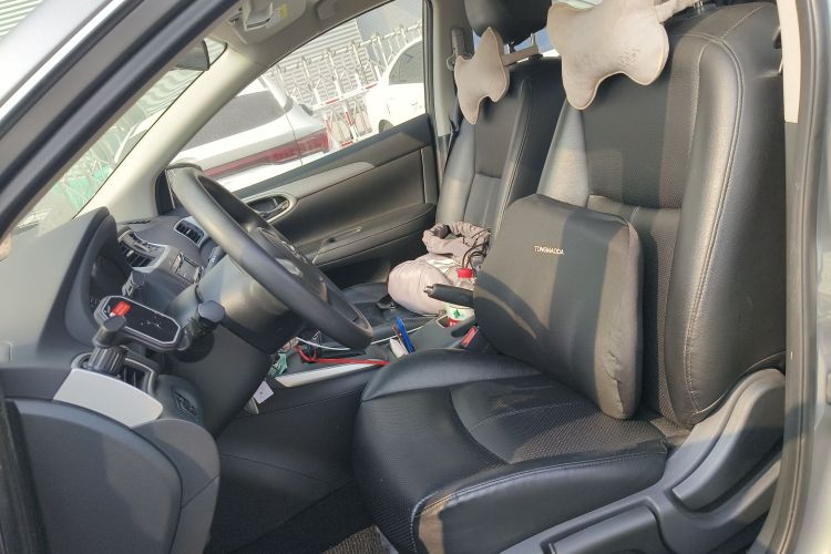 日产 轩逸 2019款 经典 1.6XE CVT舒适版中控内饰19