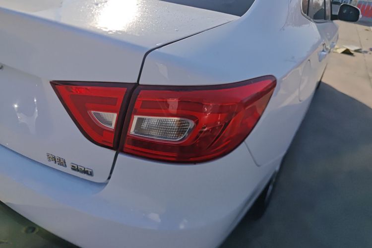 奔腾B30 2016款 1.6L 自动十周年纪念版车身外观9