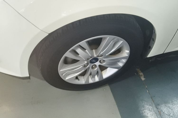 福特 福克斯 2012款 三厢 1.6L 自动舒适型车身外观6007