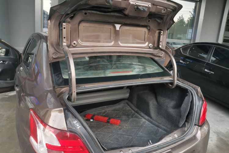 标致301 2014款 1.6L 自动舒适版局部细节23