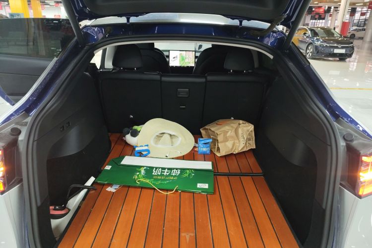 特斯拉 Model Y 2021款 长续航全轮驱动版局部细节23