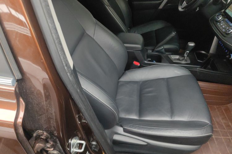 丰田 RAV4荣放 2016款 2.5L 自动四驱精英版局部细节41