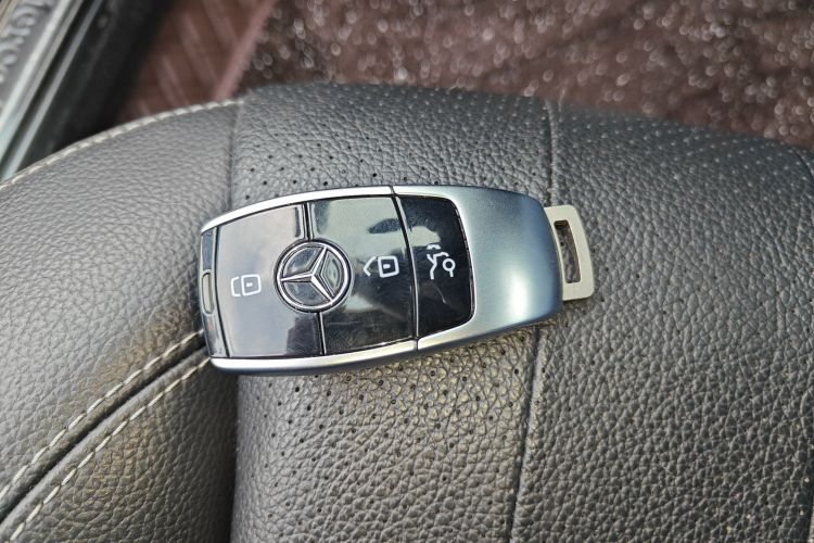 奔驰E级 2020款 E 300 L 时尚型中控内饰7001