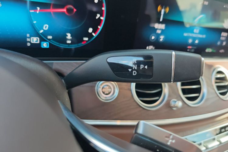 奔驰E级 2021款 改款 E 260 L中控内饰18