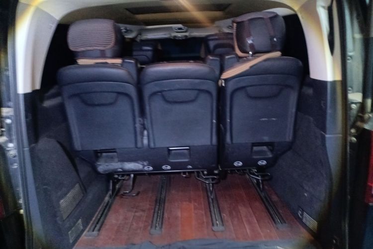 奔驰V级 2018款 V 260 L 尊贵加长版 国VI中控内饰23