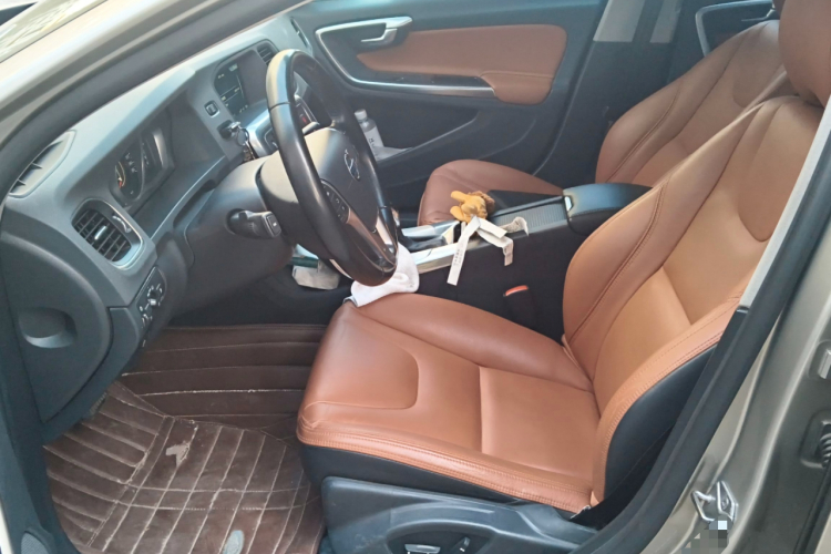 沃尔沃S60 2015款 S60L 2.0T 智远版中控内饰19