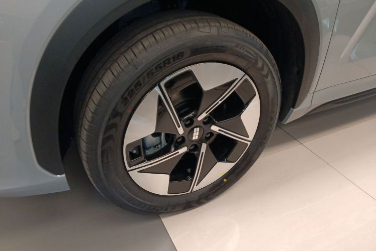 吉利银河 银河E5 2026款 530km 启航版车身外观6007