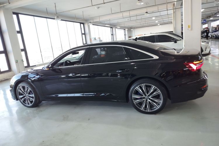 奥迪A6L 2021款 55 TFSI quattro 尊享动感型车身外观4