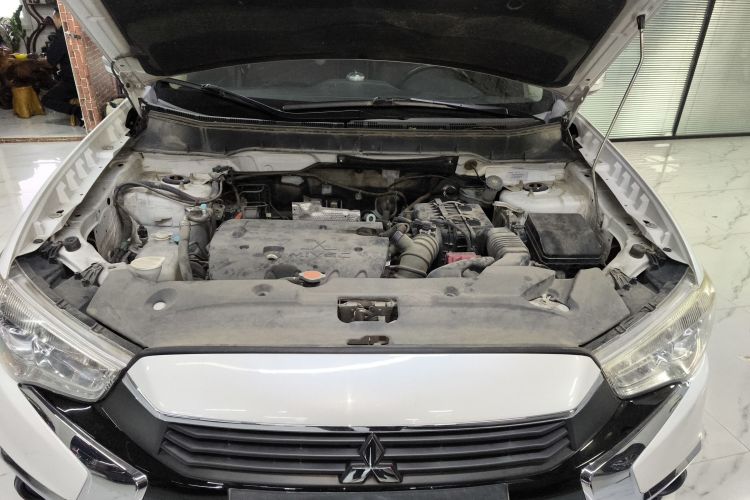 三菱 劲炫ASX 2018款 2.0L CVT两驱尊享版机舱底盘24