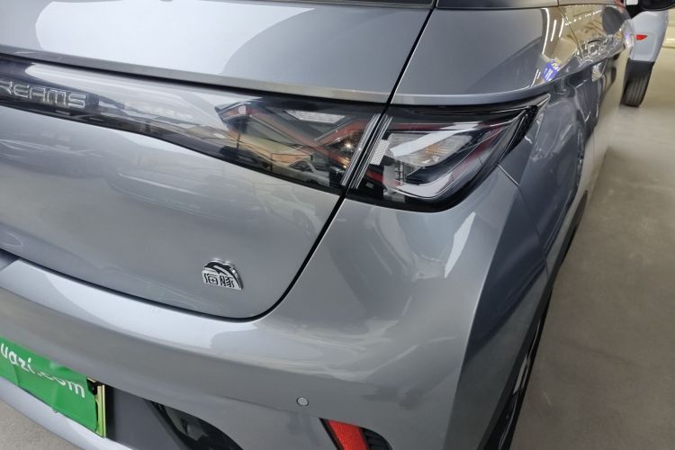 比亚迪 海豚 2023款 420km 时尚版车身外观9