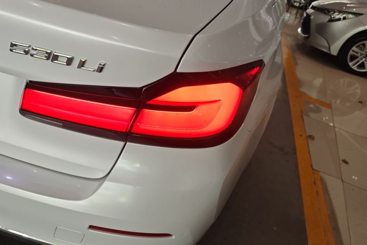 宝马5系 2021款 530Li 领先型 豪华套装车身外观9