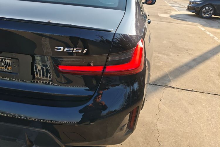 宝马3系 2024款 325i M运动曜夜套装车身外观9