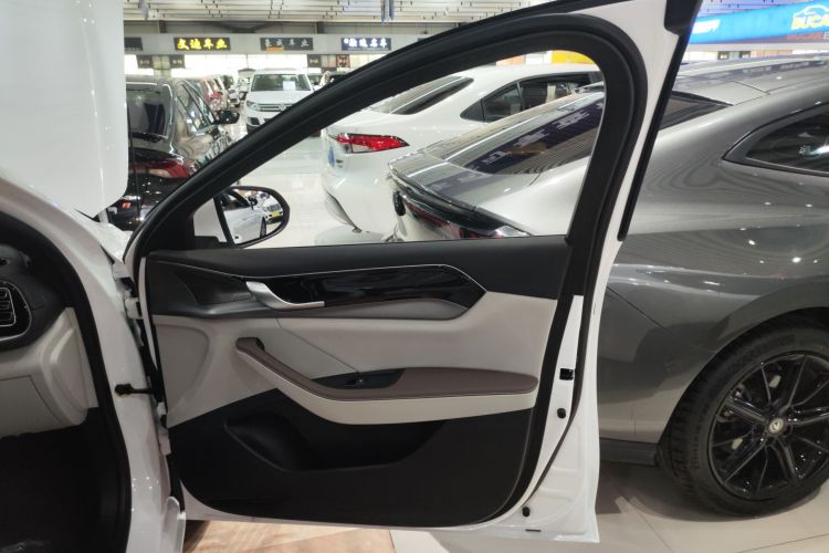 比亚迪 秦PLUS 2024款 荣耀版 DM-i 120KM领先型中控内饰42