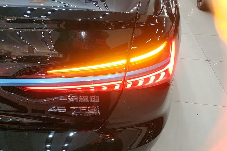 奥迪A6L 2025款 改款 45 TFSI quattro 臻选动感型车身外观9