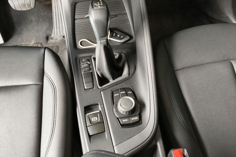 宝马X1 2019款 sDrive20Li 领先型中控内饰18