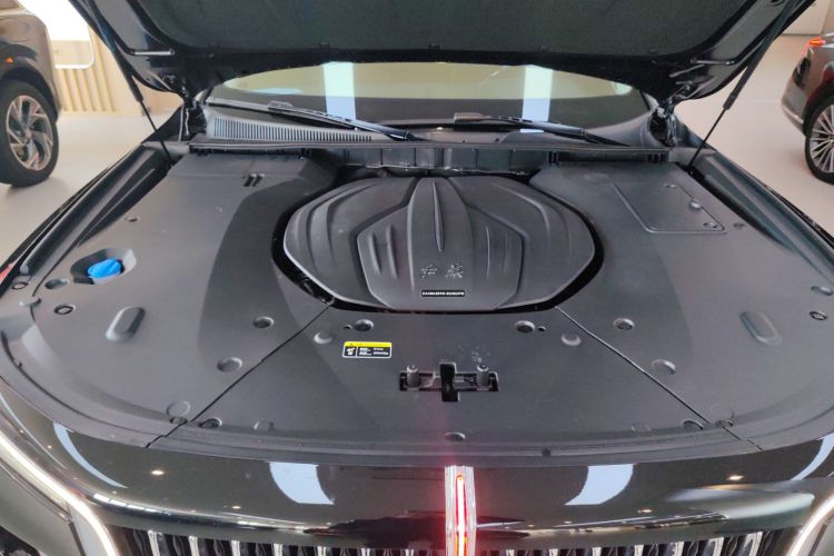 红旗H9 2022款 2.0T 智联旗享版机舱底盘24