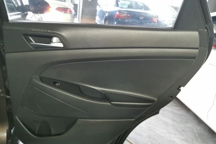 现代 途胜 2019款 280TGDi 双离合两驱智联版 国V中控内饰45