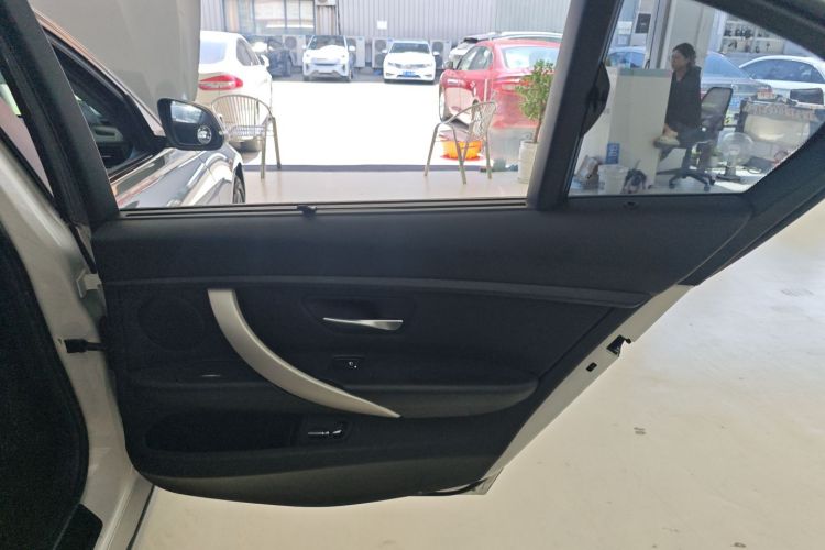 宝马3系 2016款 320Li 进取型中控内饰45