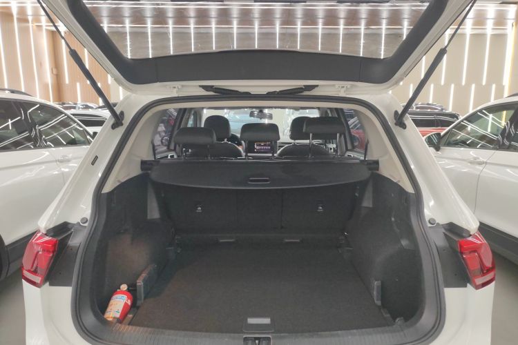 大众 途观L 2022款 330TSI 自动两驱舒享版机舱底盘23