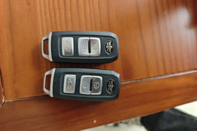 一汽 森雅R7 2016款 1.6L 手动尊贵型中控内饰11