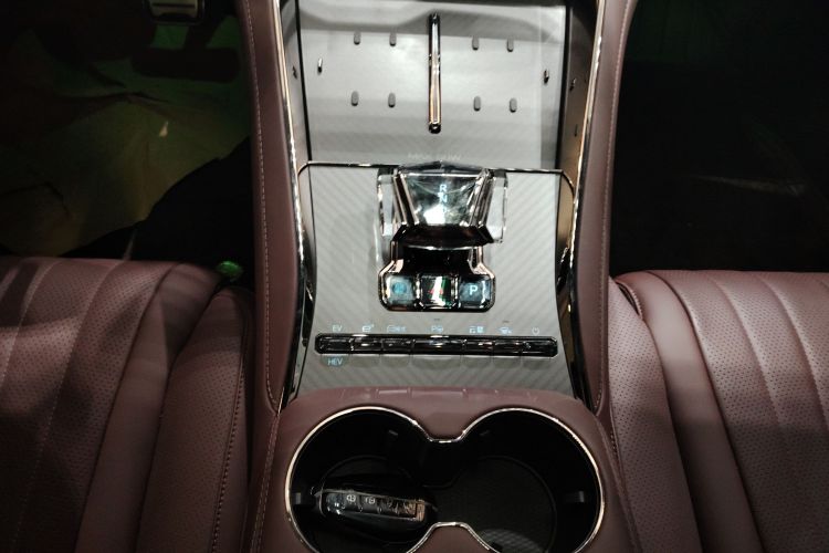 腾势Z9GT 2024款 1100四驱Max版中控内饰18