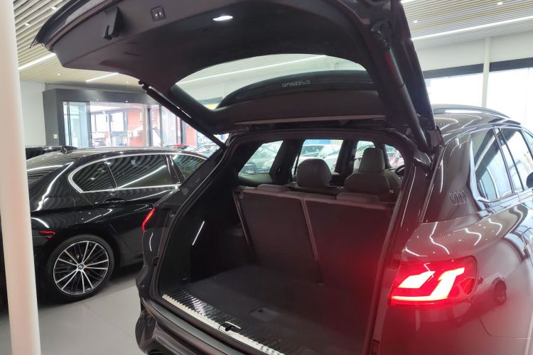 奥迪Q6 2023款 45 TFSI quattro 齐云型 飞骑套装机舱底盘23