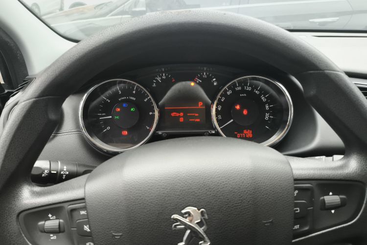 标致3008 2016款 2.0L 自动经典版中控内饰14