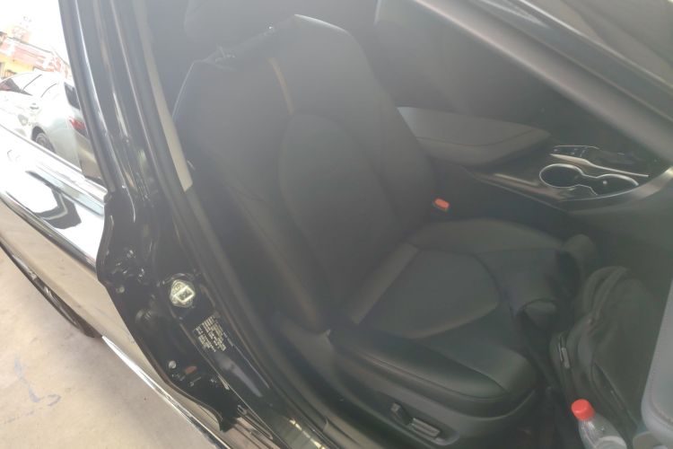 丰田 凯美瑞 2023款 双擎 2.5HG 豪华版中控内饰41