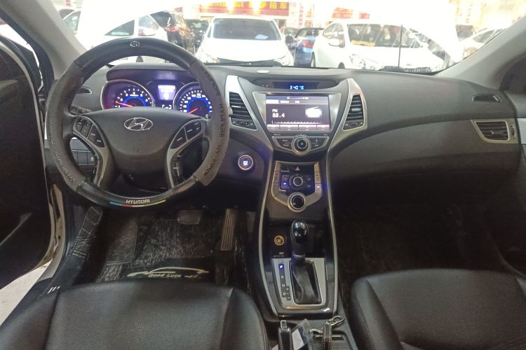 现代 朗动 2016款 1.6L 自动尊贵型中控内饰12