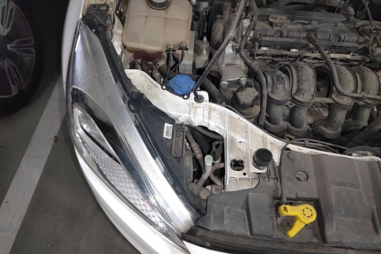 福特 福克斯 2017款 两厢 1.6L 手动舒适型智行版局部细节9006