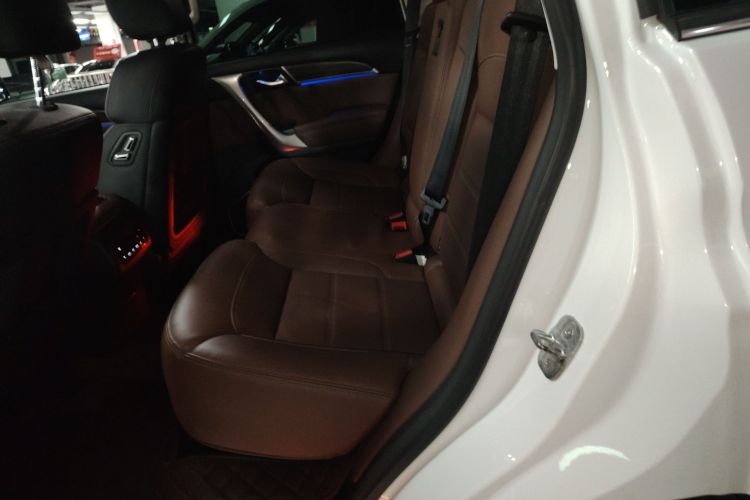 哈弗H9 2017款 2.0T 柴油四驱尊享型 5座中控内饰21