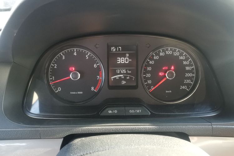 大众 朗逸 2013款 改款经典 1.6L 手动风尚版中控内饰14