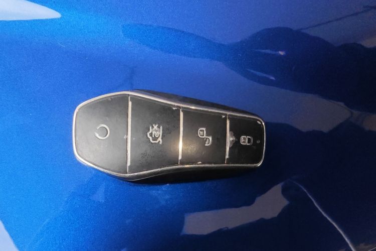 比亚迪 汉 2023款 DM-i 冠军版 121KM 尊享型中控内饰11