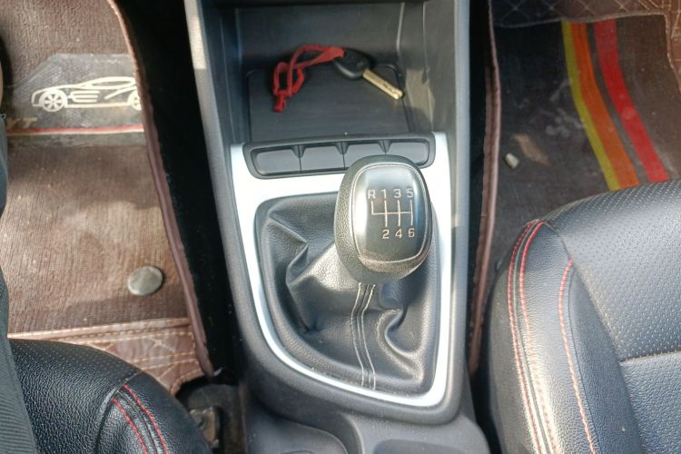 现代 悦动 2017款 1.6L 手动悦目版GL中控内饰18