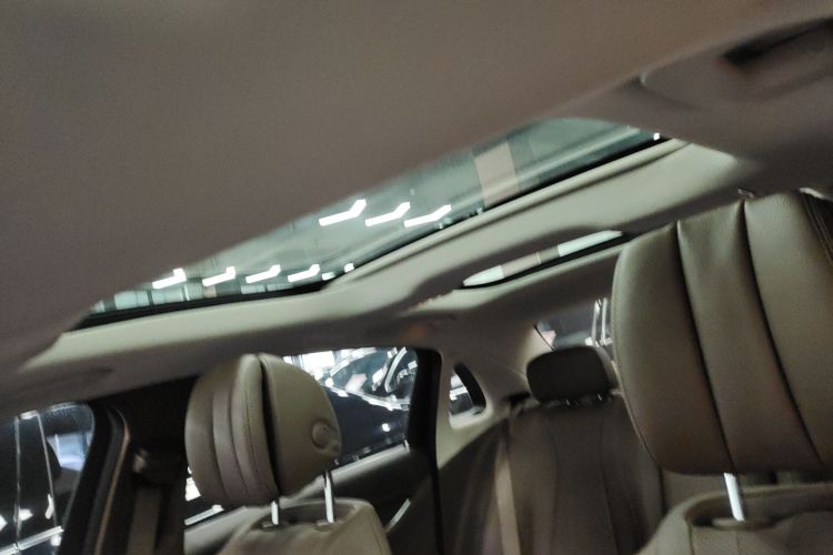 奔驰E级新能源 2023款 E 350 e L 插电式混合动力轿车中控内饰22