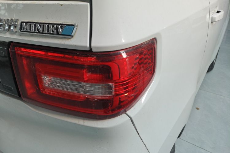 五菱汽车 宏光MINIEV 2020款 悦享款 磷酸铁锂车身外观9