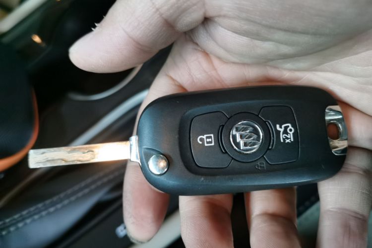 别克 威朗 2019款 三厢 15S 自动领先型中控内饰11